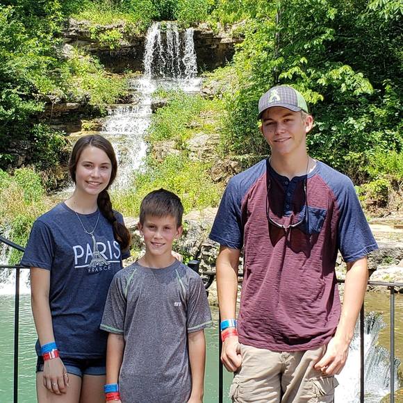 Meet your Posher, Tiffany - Picture 1 of 1